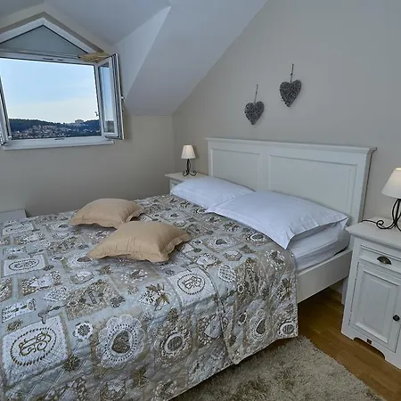 Lucy's View Apartman